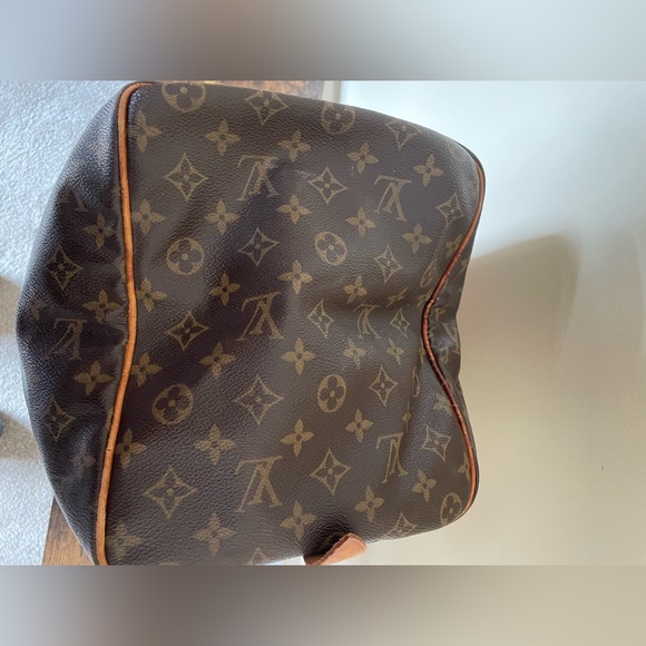 Louis Vuitton Duffle - Picture 10 of 12